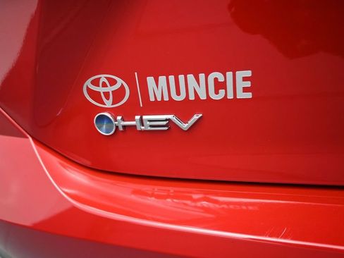 Used 2025 Toyota Camry SE w/ Convenience Package FWD image 40
