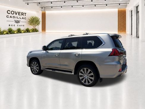 Used 2017 Lexus LX 570 4WD w/ Luxury Package image 10