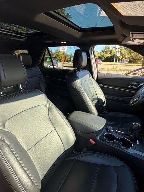 Used 2018 Ford Explorer Limited w/ Equipment Group 301A AWD/4WD image 11