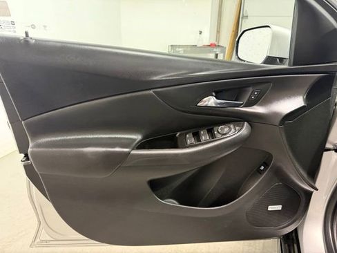 Used 2017 Chevrolet Volt LT w/ Comfort Package FWD image 9