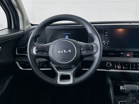 Used 2024 Kia Sportage LX image 17