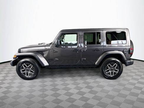 Used 2025 Jeep Wrangler Unlimited Sahara AWD/4WD image 4