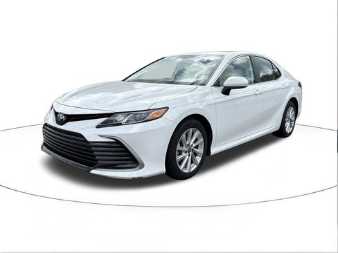 Used 2024 Toyota Camry LE image 7