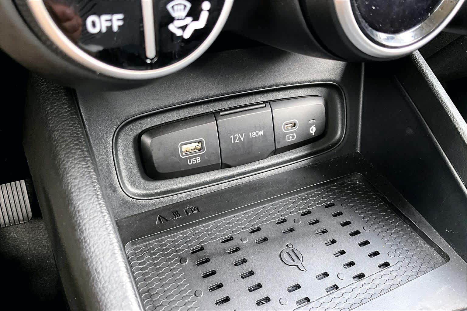 Certified 2026 Hyundai Venue SEL FWD image 34