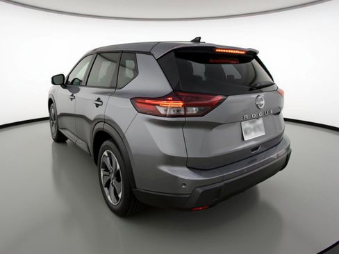 Used 2025 Nissan Rogue SV image 6
