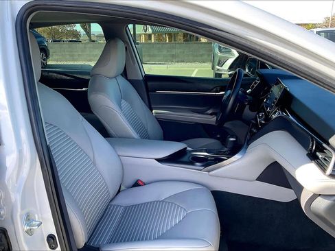 Used 2022 Toyota Camry SE image 8