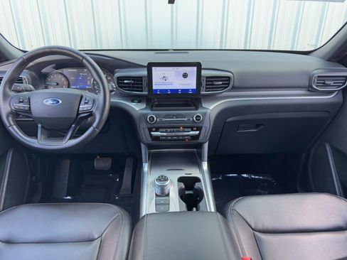 Used 2020 Ford Explorer XLT w/ Equipment Group 202A image 11