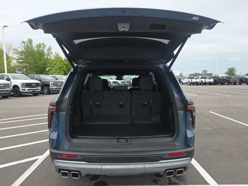 Used 2024 Chevrolet Traverse LT w/ LPO, Floor Liner Package FWD image 10