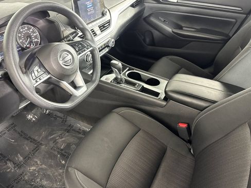 Used 2024 Nissan Altima 2.5 SV FWD image 7