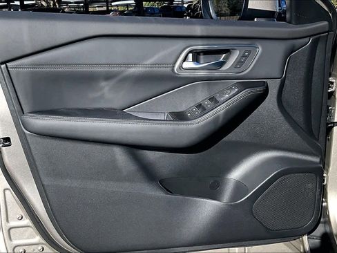 New 2026 Nissan Rogue Platinum image 10