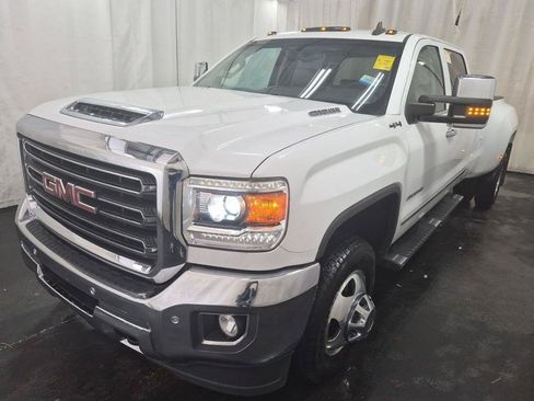 Used 2017 GMC Sierra 3500 SLT w/ Duramax Plus Package AWD/4WD image 3