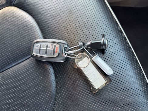 Used 2025 Chrysler Pacifica Limited image 22