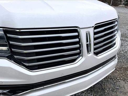 Used 2017 Lincoln Navigator Reserve image 24