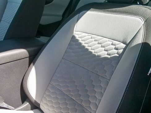 Used 2020 Chevrolet Equinox LS image 21