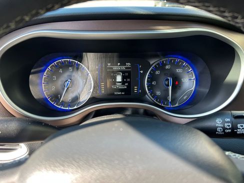 Used 2022 Chrysler Voyager LX image 20