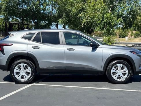 Used 2025 Chevrolet Trax LS FWD image 10