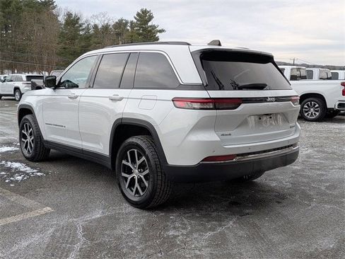 Used 2024 Jeep Grand Cherokee Limited image 3