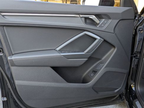 Used 2025 Audi Q3 2.0T Premium image 16