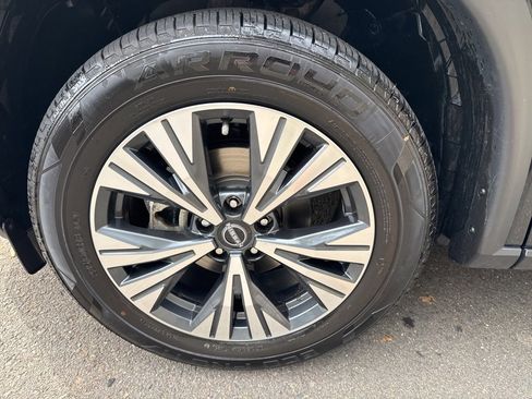 Used 2023 Nissan Rogue SV image 11