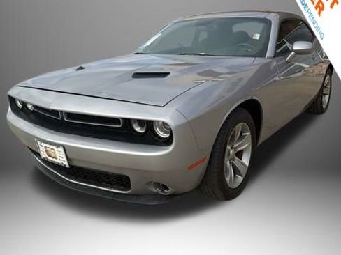 Used 2016 Dodge Challenger SXT image 1