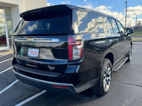 Used 2022 Chevrolet Suburban LT w/ Luxury Package image 3