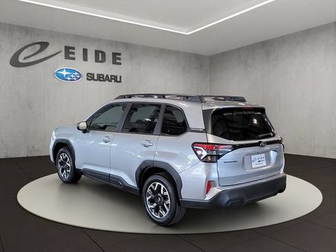 Used 2025 Subaru Forester Premium AWD/4WD image 11