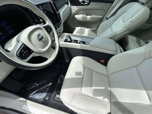 Certified 2025 Volvo XC60 B5 Plus AWD/4WD image 10