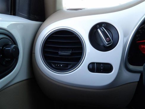 Used 2013 Volkswagen Beetle 2.5 image 22