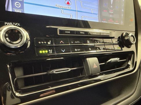 Used 2021 Toyota Highlander Limited FWD image 22