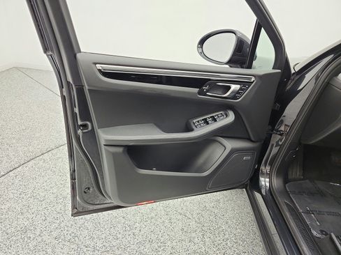Used 2019 Porsche Macan AWD/4WD image 15