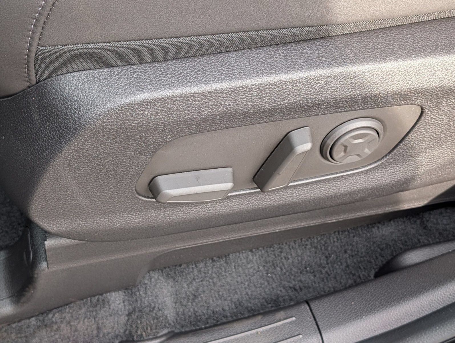 New 2027 Kia Carnival SX w/ Dark Edition Package FWD image 25