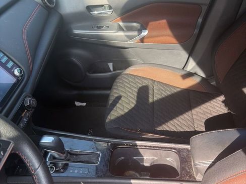 Used 2023 Nissan Kicks SR image 4