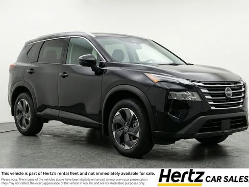 Used 2025 Nissan Rogue SV image 1