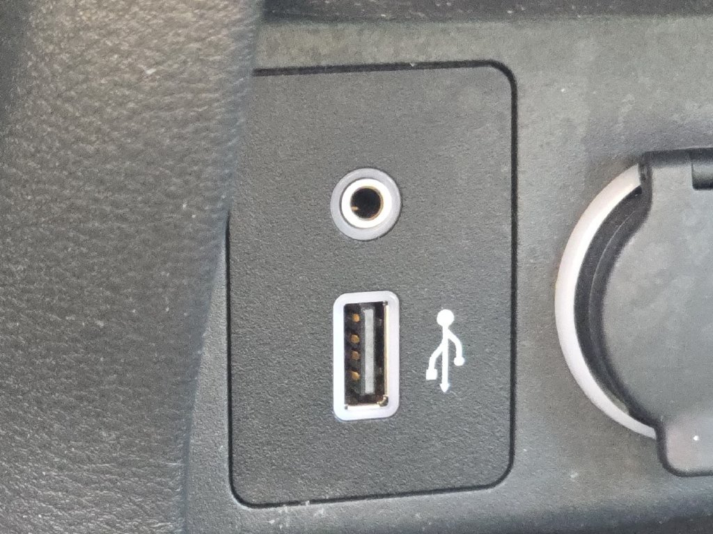 Used 2021 Nissan Kicks S FWD image 4