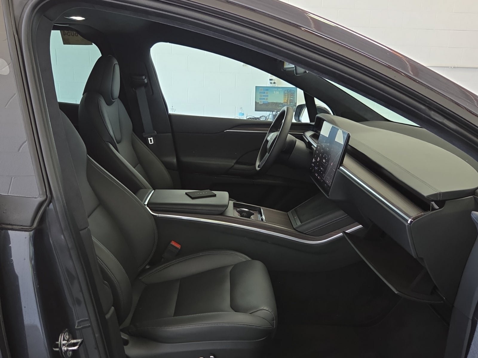 Used 2024 Tesla Model X AWD/4WD image 3