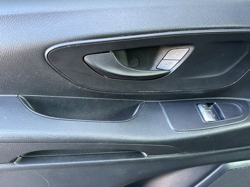 Used 2023 Mercedes-Benz Metris Passenger image 11