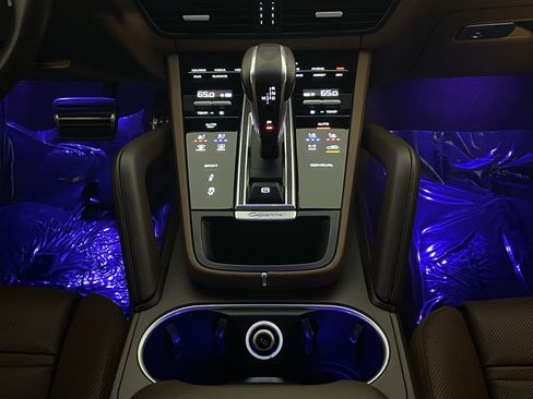 Used 2023 Porsche Cayenne S Platinum image 20