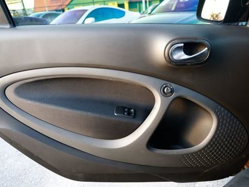 Used 2016 smart fortwo passion image 37