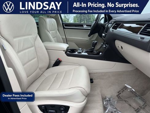Used 2016 Volkswagen Touareg Sport AWD/4WD image 12