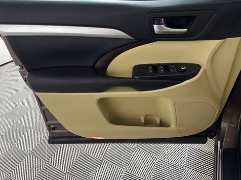 Used 2017 Toyota Highlander XLE FWD image 10
