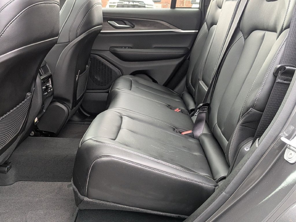 Used 2025 Jeep Grand Cherokee Limited w/ MOPAR Finishing Package AWD/4WD image 22