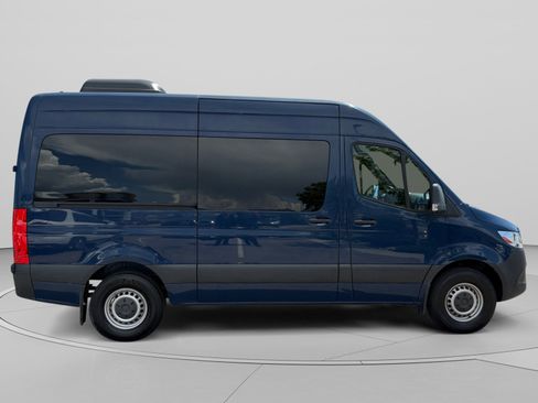 Used 2019 Mercedes-Benz Sprinter 2500 image 6
