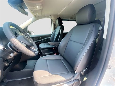 New 2023 Mercedes-Benz Metris Passenger image 4