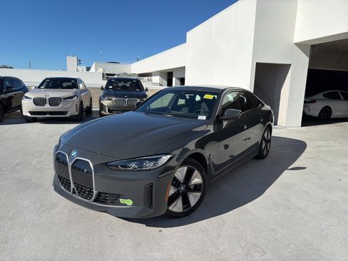 Used 2023 BMW i4 eDrive35 w/ Premium Package image 3