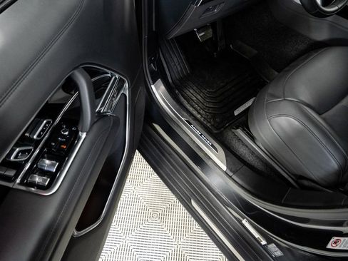 Used 2023 Land Rover Range Rover SE image 8