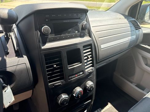Used 2009 Dodge Grand Caravan SE FWD image 15