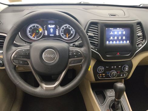Used 2019 Jeep Cherokee Latitude w/ Popular Appearance Group FWD image 22