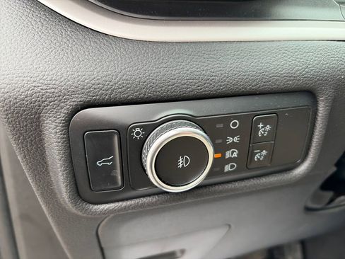 Used 2024 Ford Explorer XLT w/ Equipment Group 202A image 19