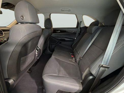 Used 2019 Kia Sorento FWD V6 image 31