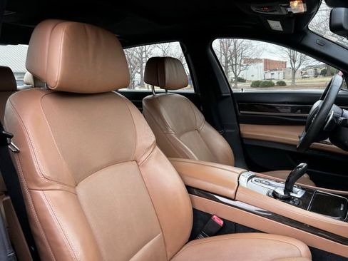 Used 2014 BMW 750Li xDrive image 24